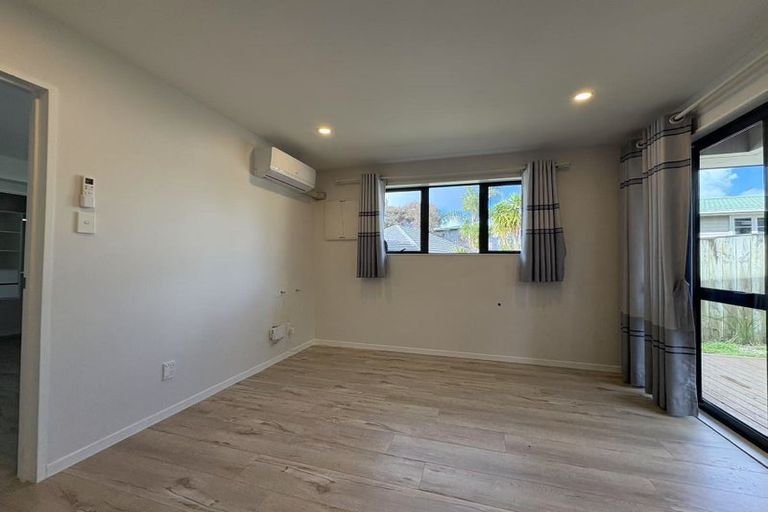 Photo of property in 1/20 Peach Road, Glenfield, Auckland, 0629