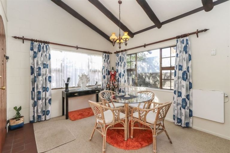 Photo of property in 9 Kauri Street, Inglewood, 4330