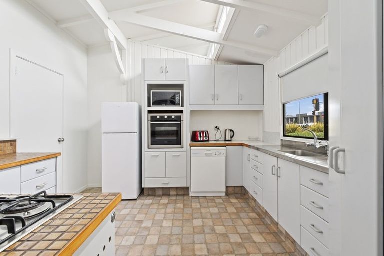 Photo of property in 2 Beaumaris Way, Conifer Grove, Takanini, 2112