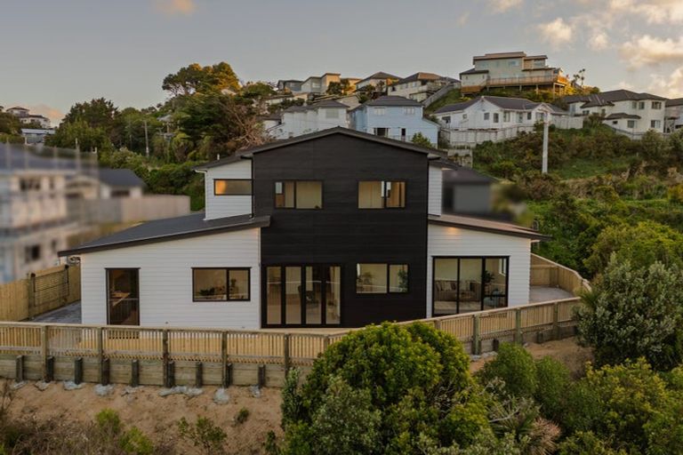 Photo of property in 24 Prestbury Grove, Churton Park, Wellington, 6037