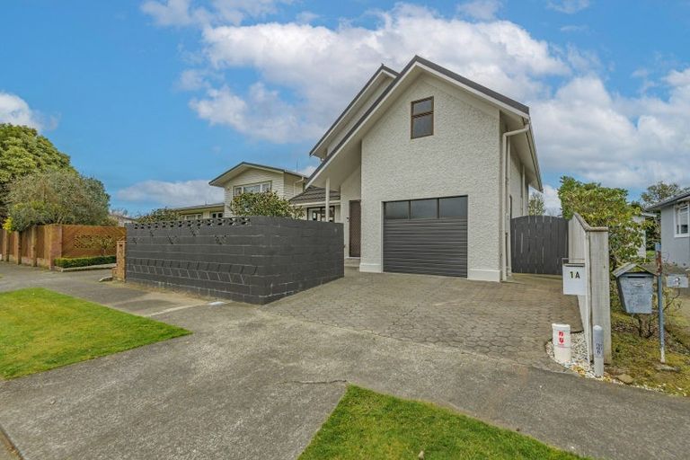 Photo of property in 1a Surrey Crescent, Hokowhitu, Palmerston North, 4410