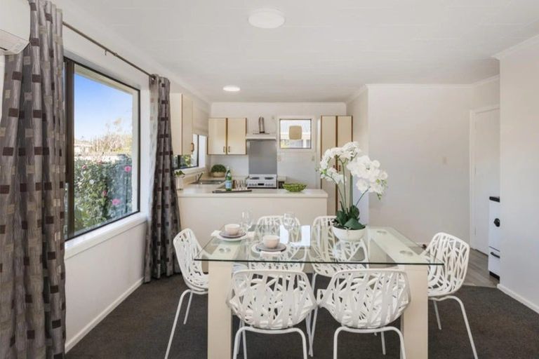 Photo of property in 11 Eglinton Street, Avondale, Christchurch, 8061