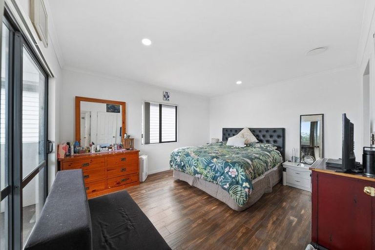 Photo of property in 4 Figtree Terrace, Goodwood Heights, Auckland, 2105