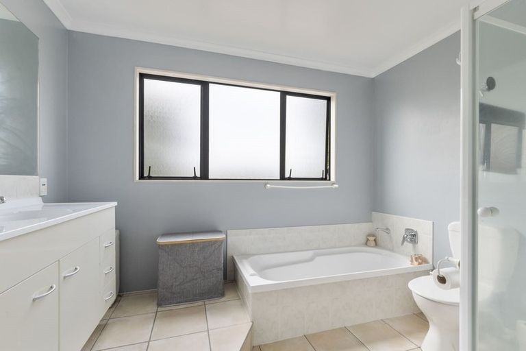 Photo of property in 2/1 Saints Court, Manurewa, Auckland, 2102