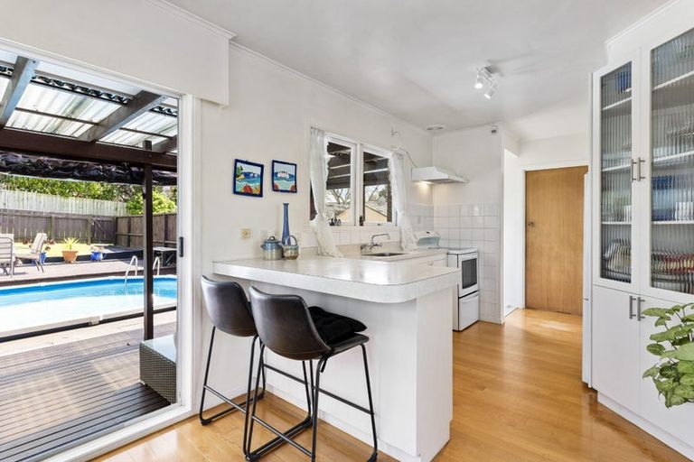 Photo of property in 16 La Trobe Street, Pakuranga Heights, Auckland, 2010