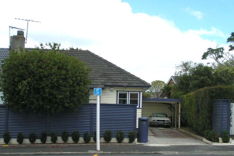 Photo of property in 32 Onewa Road, Northcote Point, Auckland, 0627