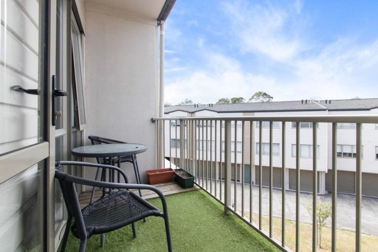 Photo of property in 32/120 Beach Haven Road, Beach Haven, Auckland, 0626