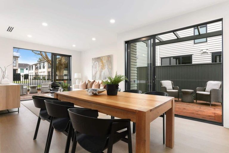 Photo of property in 27 Kotuitui Drive, Wainui, 0992