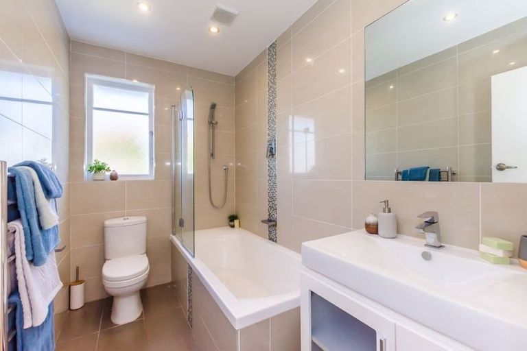 Photo of property in 1 Hadfield Place, Paraparaumu Beach, Paraparaumu, 5032