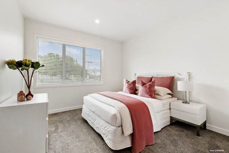 Photo of property in 7 The Bays Rise, Murrays Bay, Auckland, 0630