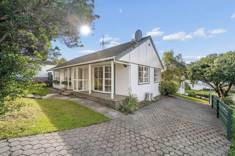 Photo of property in 1 Woolwich Close, Whitby, Porirua, 5024