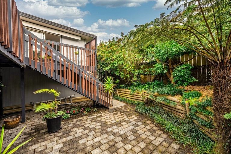 Photo of property in 2/114 Bradbury Road, Botany Downs, Auckland, 2010