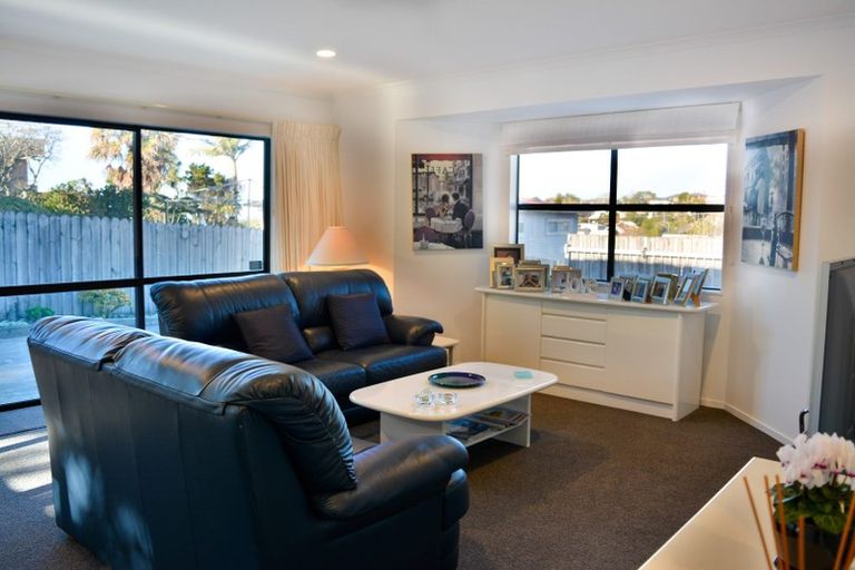 Photo of property in 2/54 Hebron Road, Waiake, Auckland, 0630