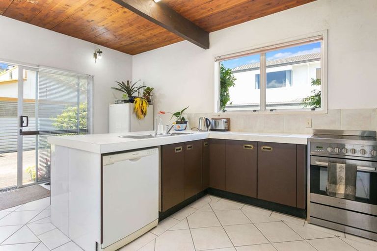 Photo of property in 50 Hattaway Avenue, Bucklands Beach, Auckland, 2012