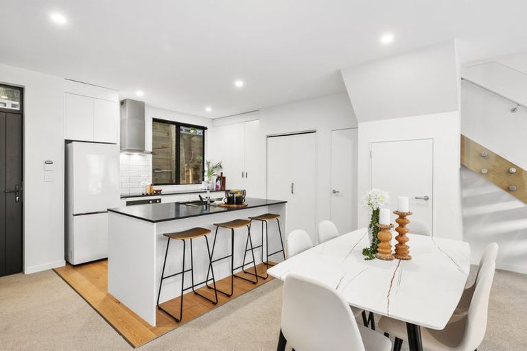 Photo of property in 15/80 Seatoun Heights Road, Seatoun, Wellington, 6022