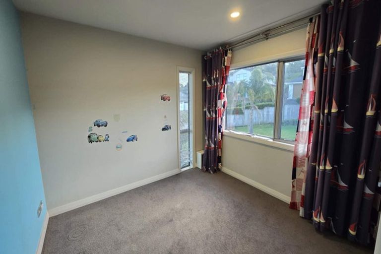 Photo of property in 34 Leburn Crescent, Flat Bush, Auckland, 2016