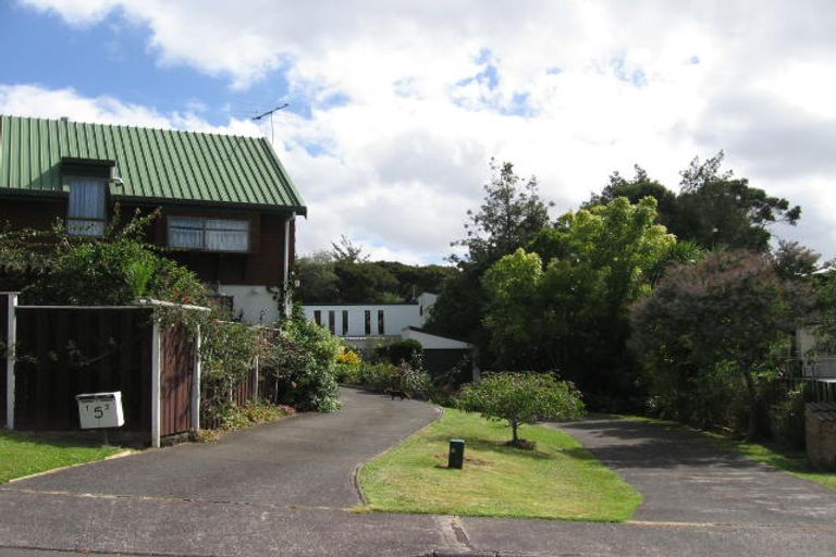 Photo of property in 2/5 Eugen Place, Bayview, Auckland, 0629
