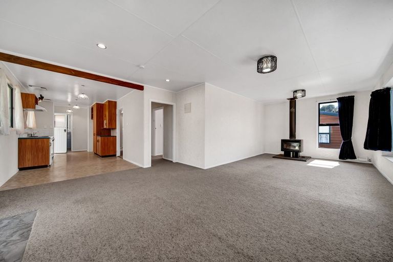 Photo of property in 13 Vancouver Place, Marfell, New Plymouth, 4310