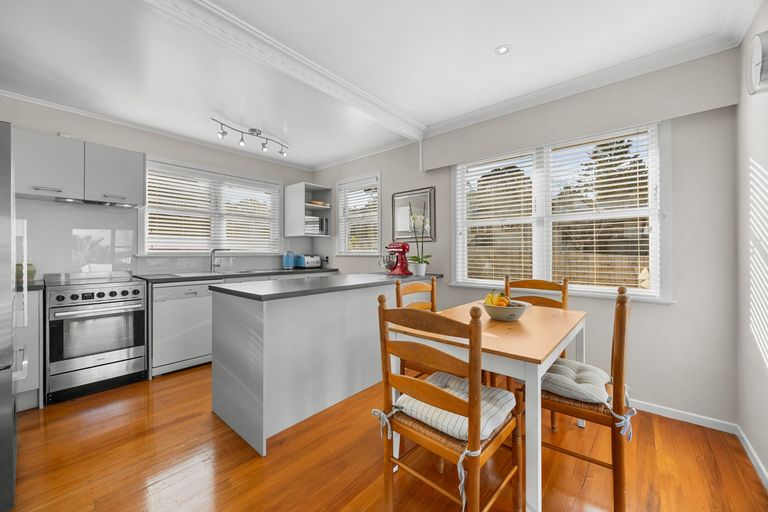 Photo of property in 1/23 Okareka Place, Pakuranga Heights, Auckland, 2010