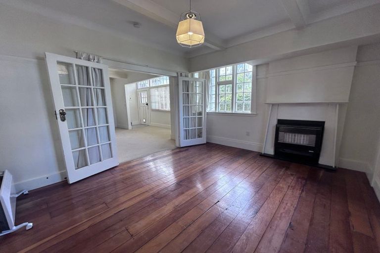 Photo of property in 145 Kelburn Parade, Kelburn, Wellington, 6012
