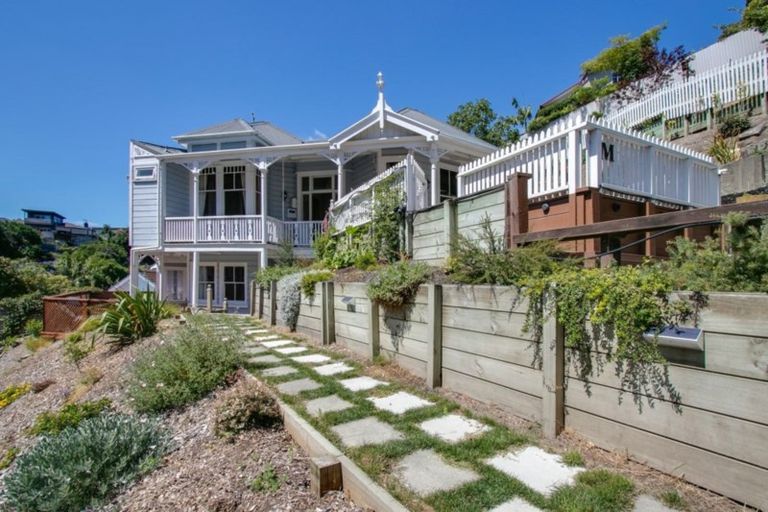 Photo of property in 32 Milton Road, Bluff Hill, Napier, 4110