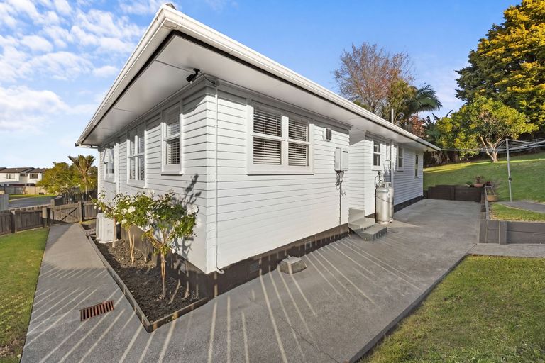 Photo of property in 1/23 Okareka Place, Pakuranga Heights, Auckland, 2010