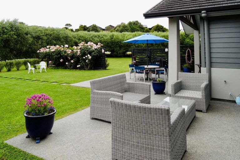 Photo of property in 27 Ohau Terraces, Ohau, Levin, 5570