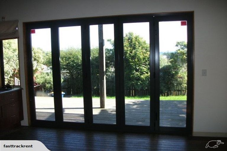 Photo of property in 1 Blethyn Place, Te Atatu South, Auckland, 0610