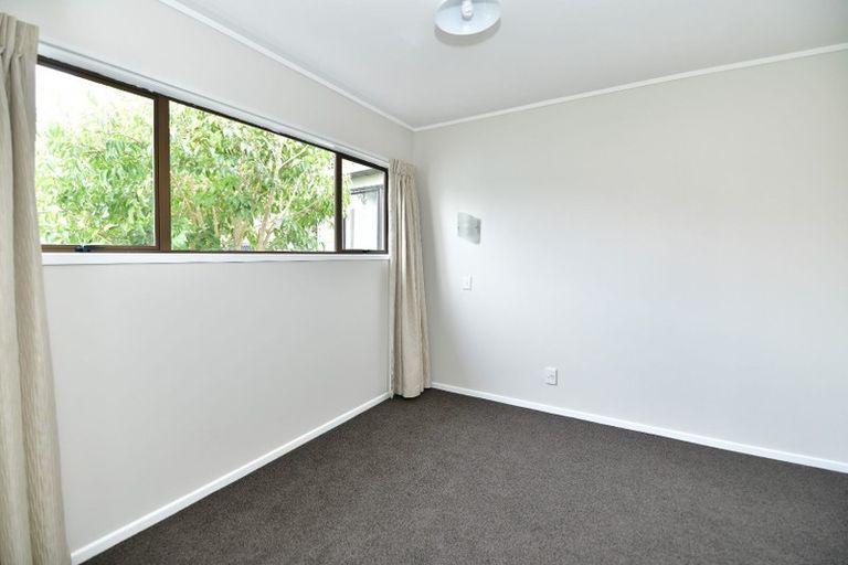 Photo of property in 1 Surf Road, Stanmore Bay, Whangaparaoa, 0932