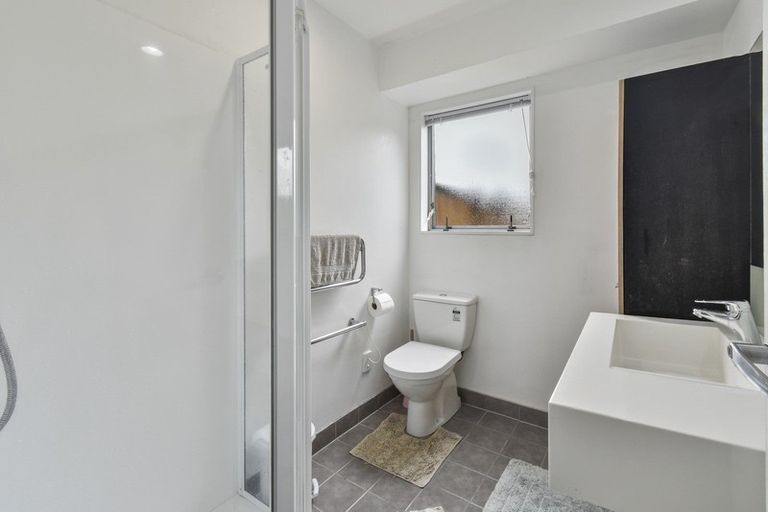 Photo of property in 2/33 Kenderdine Road, Papatoetoe, Auckland, 2025