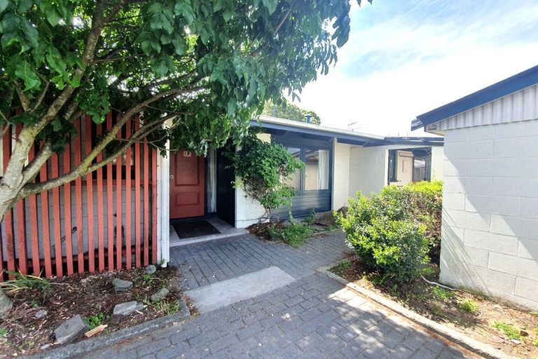 Photo of property in 12 Burrows Place, Ilam, Christchurch, 8041