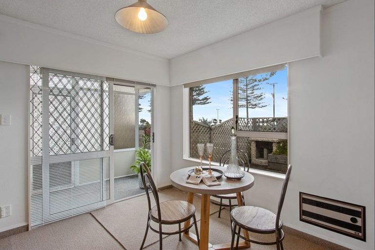 Photo of property in 477 Marine Parade, Napier South, Napier, 4110