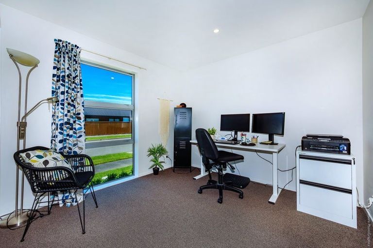 Photo of property in 10 Meyer Crescent, Halswell, Christchurch, 8025