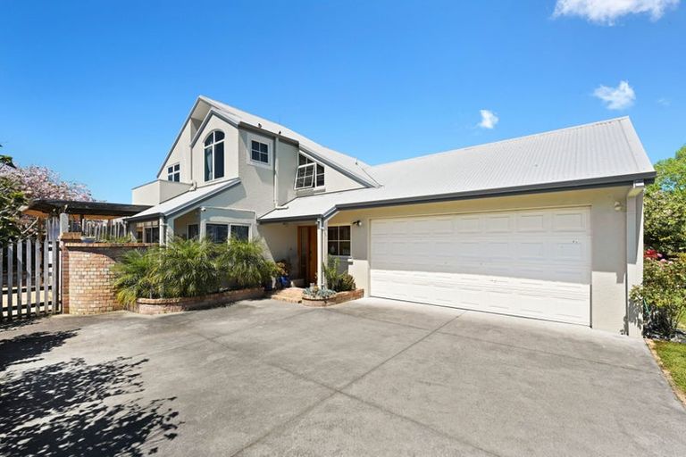 Photo of property in 12 Dover Road, St Andrews, Hamilton, 3200