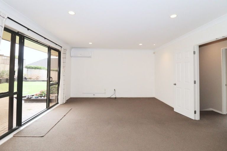 Photo of property in 33 Annalong Road, Dannemora, Auckland, 2016
