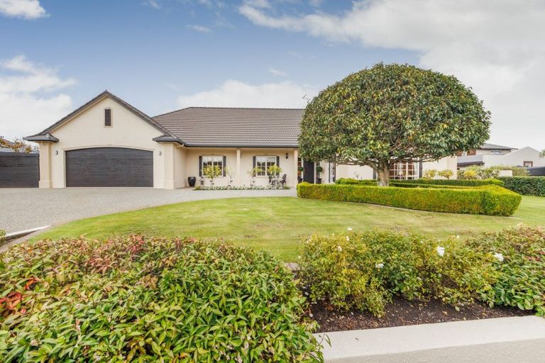 Photo of property in 35 Cashmere Drive, Fitzherbert, Palmerston North, 4410
