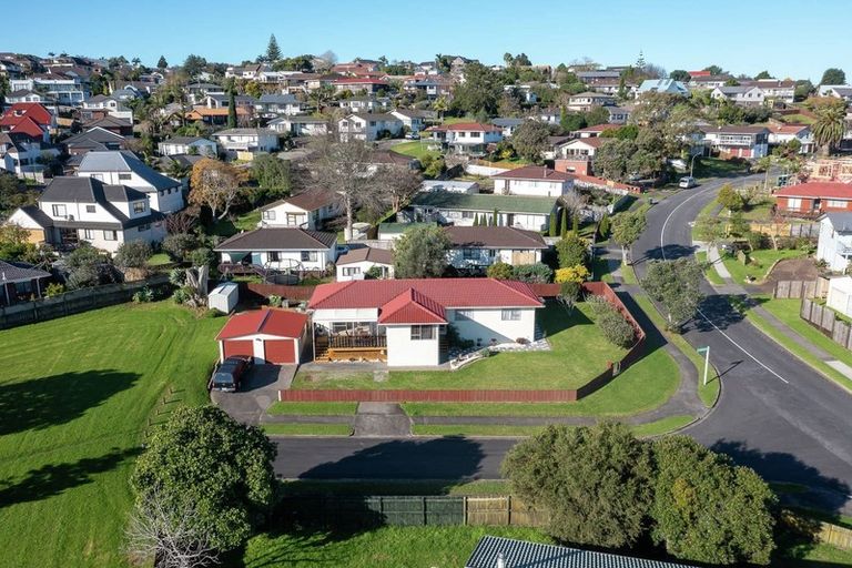 Photo of property in 69 Lewisham Street, Highland Park, Auckland, 2010