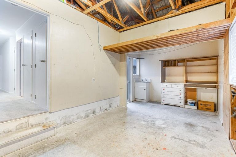 Photo of property in 2/5 Newington Road, Henderson, Auckland, 0612