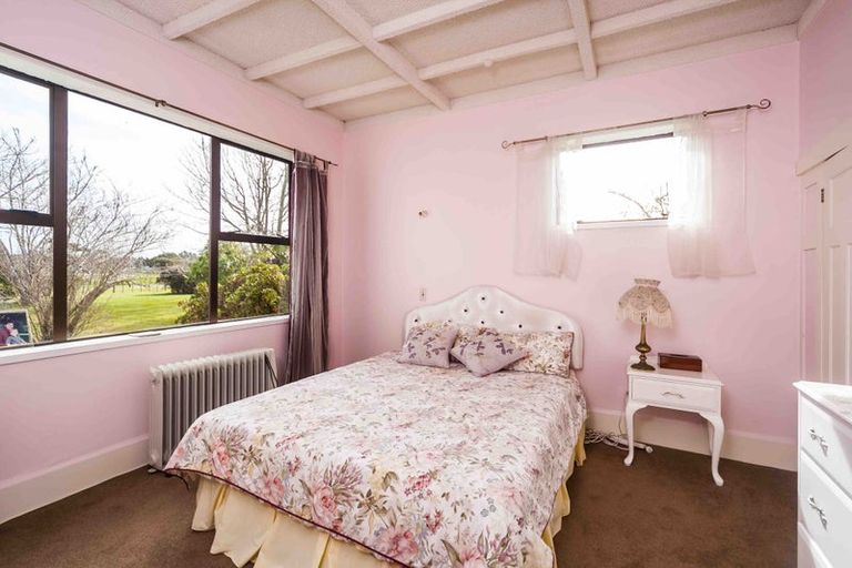 Photo of property in 190 Boord Crescent, Kumeu, 0891