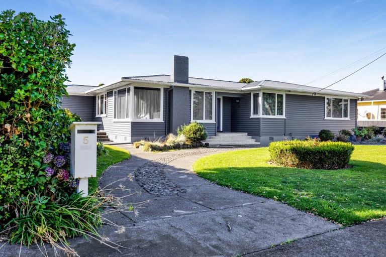 Photo of property in 5 Domett Street, Opunake, 4616