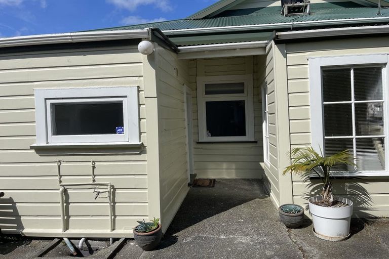 Photo of property in 1/72 Derwent Street, Island Bay, Wellington, 6023
