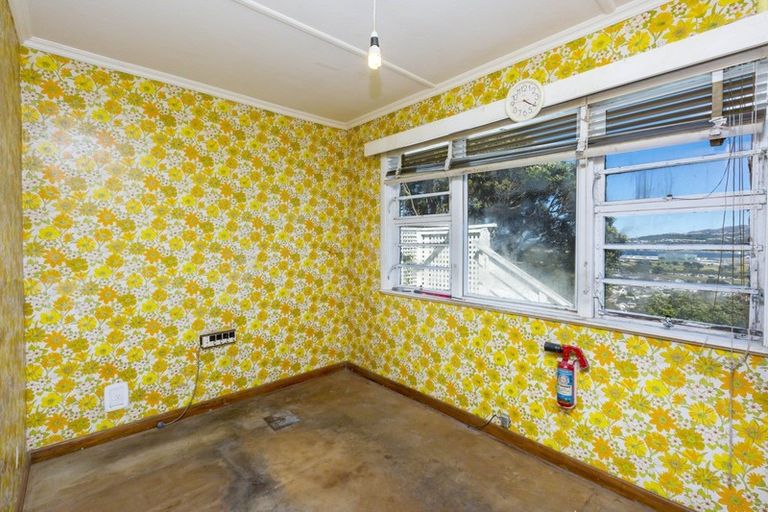 Photo of property in 17 Beacon Hill Road, Strathmore Park, Wellington, 6022