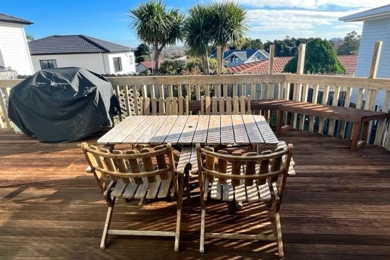 Photo of property in 9 Bradbury Road, Botany Downs, Auckland, 2010