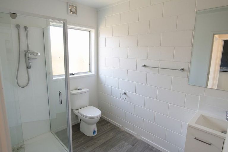Photo of property in 4/74 Portage Road, New Lynn, Auckland, 0600