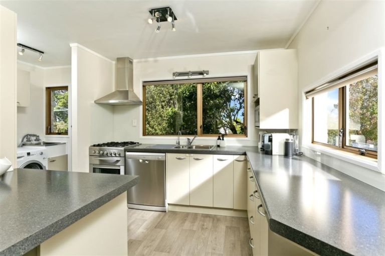 Photo of property in 2/31 Park Hill Road, Birkenhead, Auckland, 0626