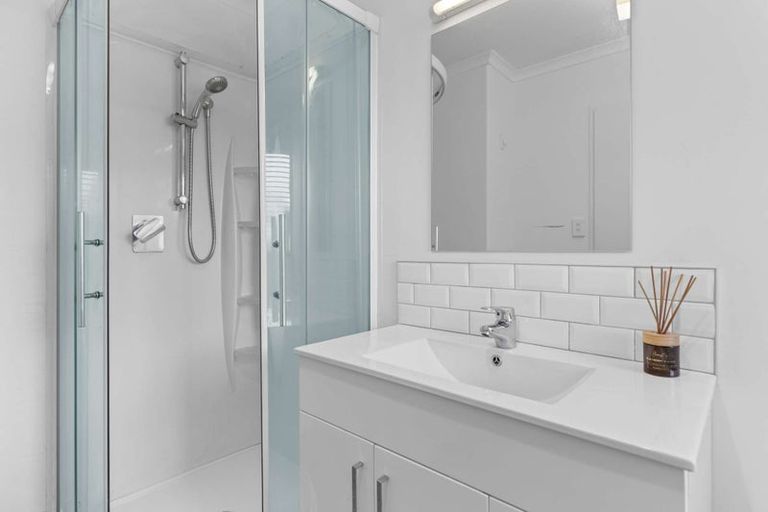 Photo of property in 17 Downing Place, Welcome Bay, Tauranga, 3112