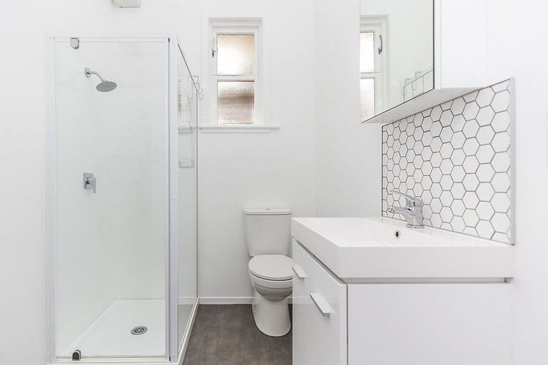 Photo of property in 6 Queens Drive, Kilbirnie, Wellington, 6022