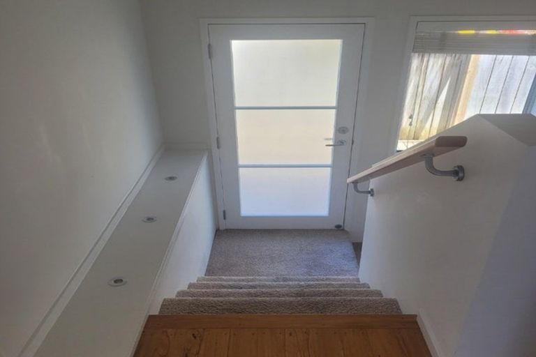 Photo of property in 11 Woodside Avenue, Northcote, Auckland, 0627