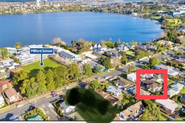 Photo of property in 1/77 Shakespeare Road, Milford, Auckland, 0620