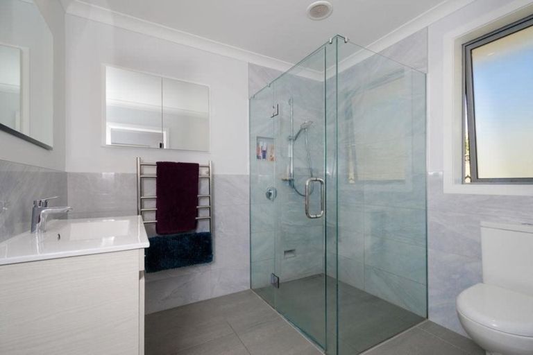 Photo of property in 24b Sunnyvale Road, Swanson, Auckland, 0614